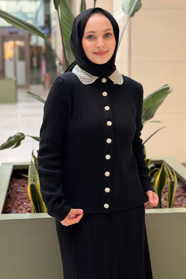 Ghisa Yakası İnci ilemeli Ve İnci Düğmeli Triko Hırka