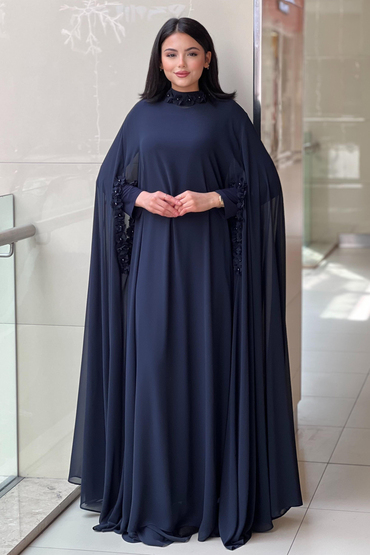 White Corner Yaka Ve Kol Çiçek Detaylı Abaya
