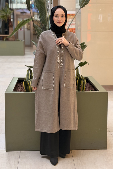 Fuat Gürşen Taş Ve Trok İşlemeli Ara Boy Önü Açık Triko Kap