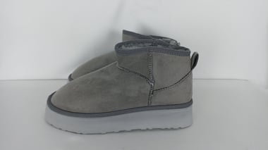Gri Ugg