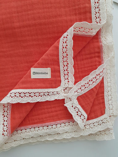 4 Katlı Dantelli Müslin Bebek Battaniyesi 100x100