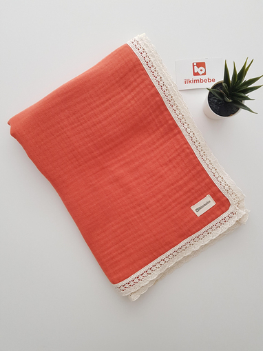 4 Katlı Dantelli Müslin Bebek Battaniyesi 100x100