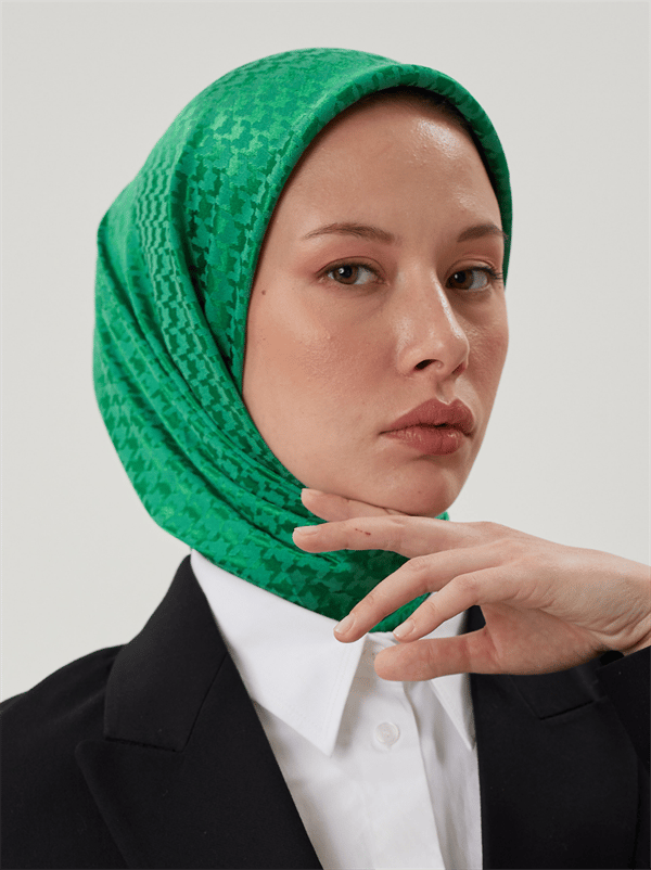 Benetton Kazayağı Desen Parlak Jakar Eşarp