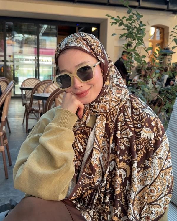 Derya'nın Acı Kahve Balamir Desen İpek Şal Tercihi - görsel 4
