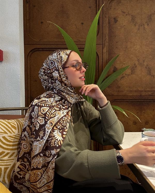 Derya'nın Acı Kahve Balamir Desen İpek Şal Tercihi - görsel 3