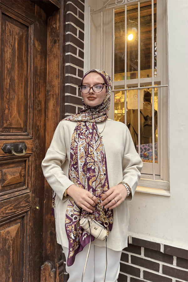 Derya'nın Mor Balamir Desen İpek Şal Tercihi