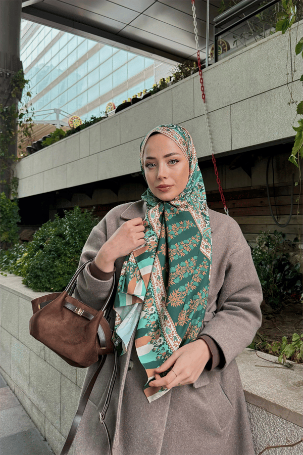 Duygu'nun Haki Ediz Desen İpek Şal Tercihi