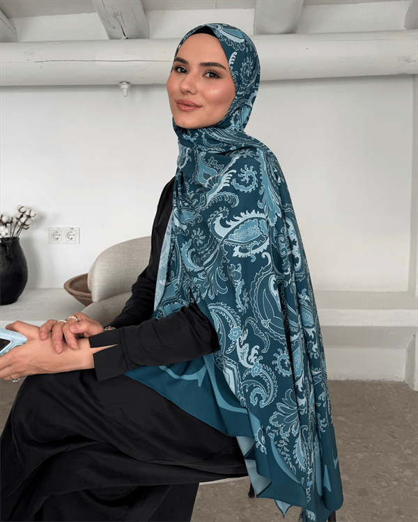 Eslem'in Petrol Deva Desen Pamuk Vual Şal Tercihi