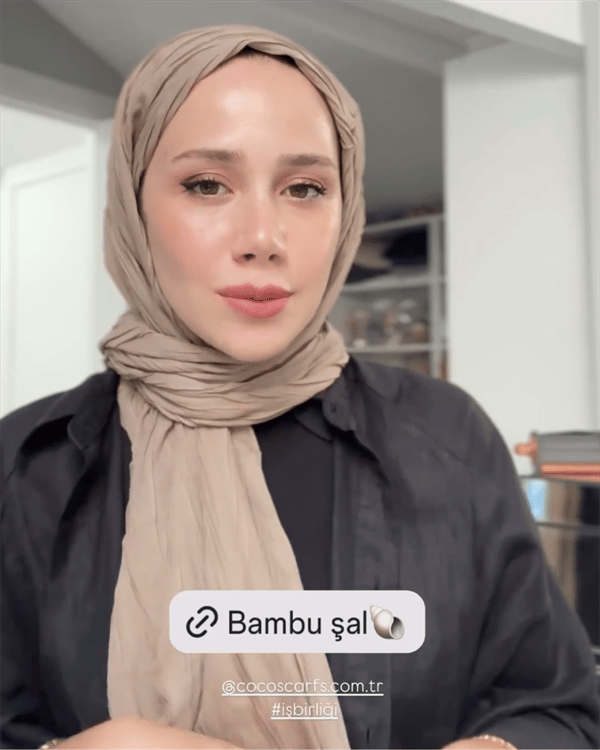 Feyza Hakyemez'in Koyu Vizon Piliseli Bambu Şal Tercihi