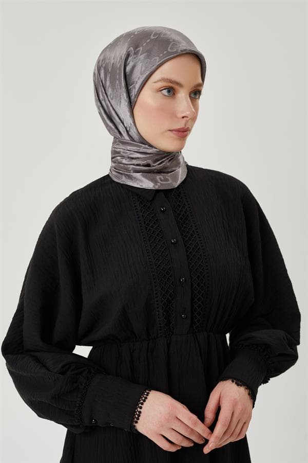 Gri G Desen Parlak Jakar Eşarp - görsel 4