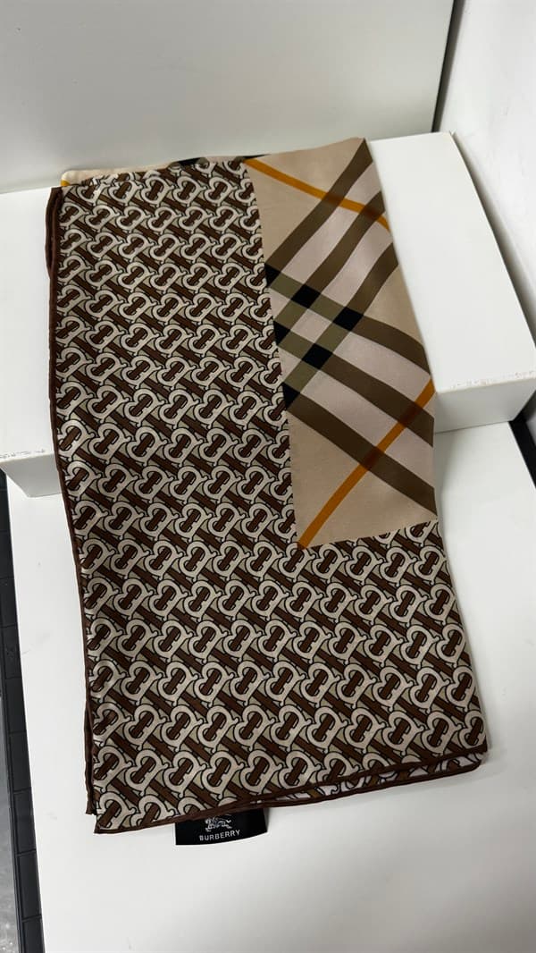 İthal Bej B Classic Desen Twill İpek Eşarp