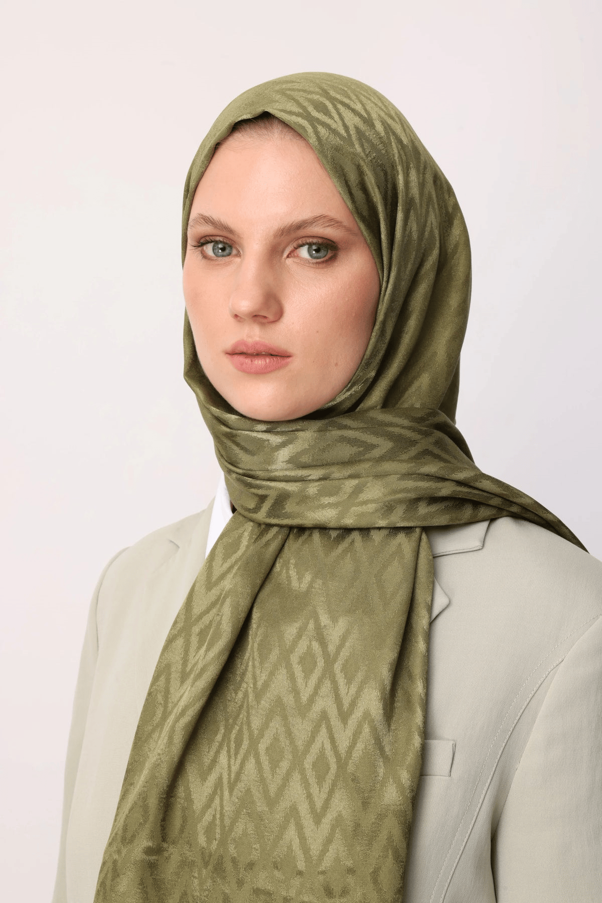 Soft Yeşil Karo Desen Parlak Jakar Şal - görsel 3