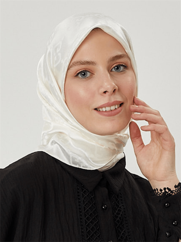 Kırık Beyaz G Desen Parlak Jakar Eşarp