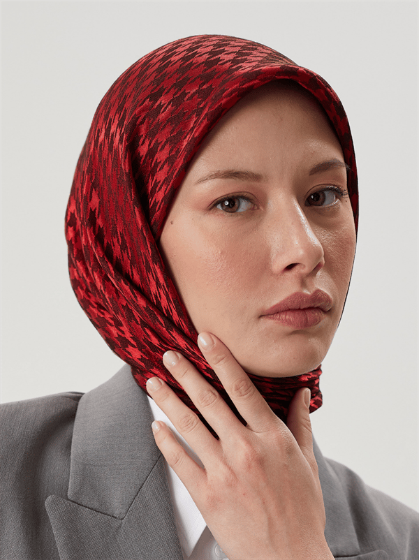 Kırmızı Kazayağı Desen Parlak Jakar Eşarp