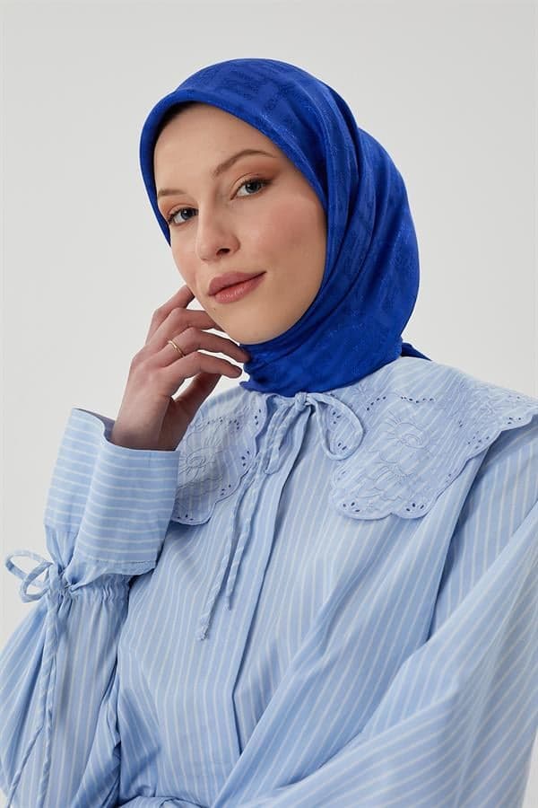 Saks Mavisi F Desen Parlak Jakar Eşarp - görsel 5