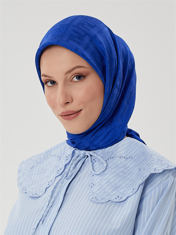 Saks Mavisi F Desen Parlak Jakar Eşarp