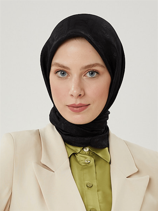 Siyah F Desen Parlak Jakar Eşarp