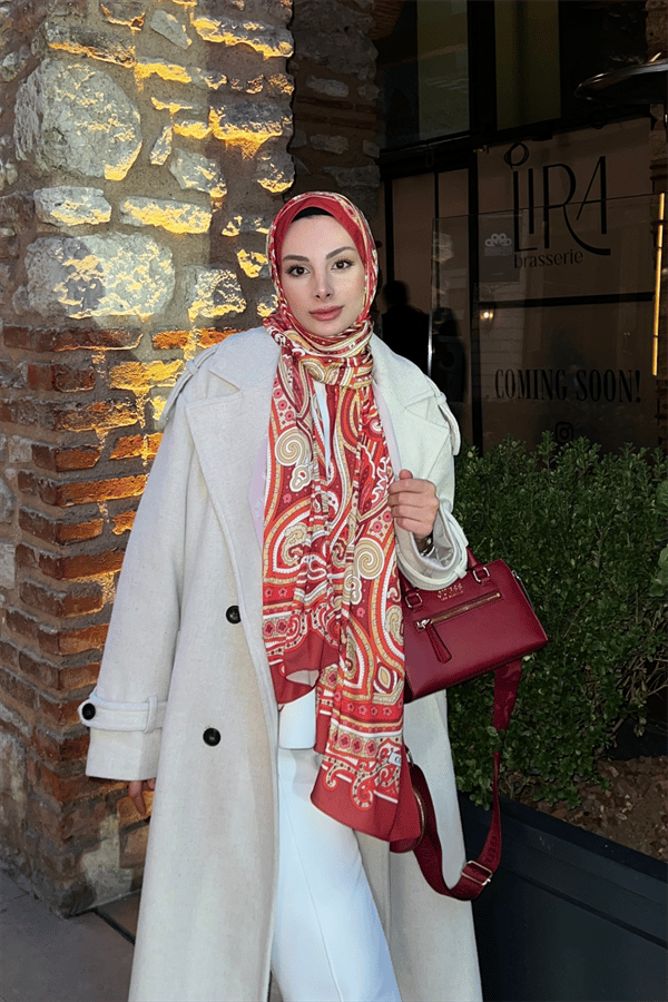 Şüheda'nın Bordo Zeren Desen İpek Şal Tercihi