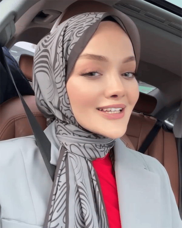 Şule'nin Füme Karma Desen Pamuk Vual Şal Tercihi