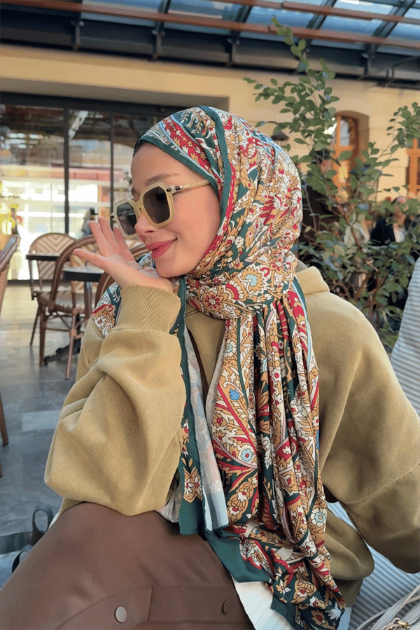 Zeynep'in Haki Balamir Desen İpek Şal Tercihi
