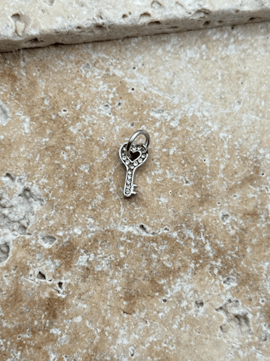 PNDR Charm // CHARM-874.CHARM-874