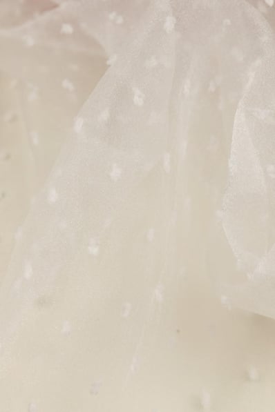 Floklu Dalya Organze Optik Beyaz Rengi Kumaş