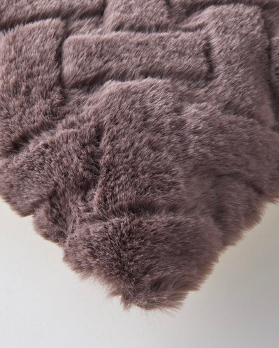 Peggy Pelüş Kırlent Kılıfı 45x45 cm Kahve