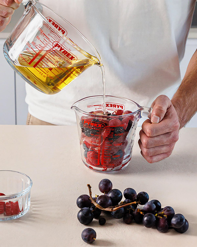 Pyrex Cam Kapaklı Ölçü Kabı 1 Litre Kırmızı