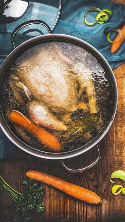 Bütün Köy Tavuk (Dondurulmuş - 1.3-1.4 Kg)