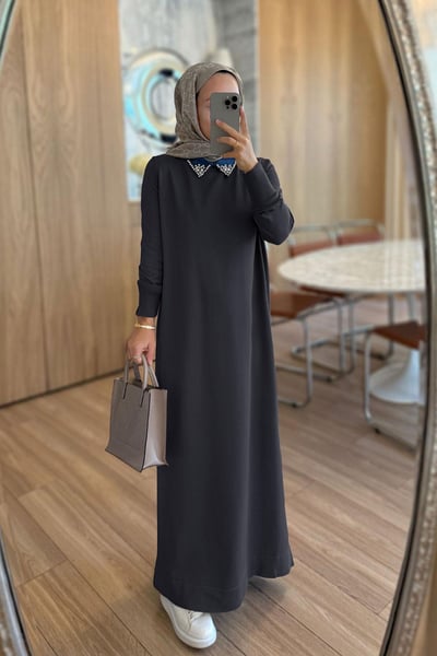 Yakası Taşlı Uzun Merserize Elbise - Füme