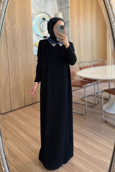 Yakası Taşlı Uzun Merserize Elbise - Siyah