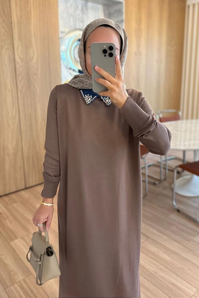 Yakası Taşlı Uzun Merserize Elbise - Vizon