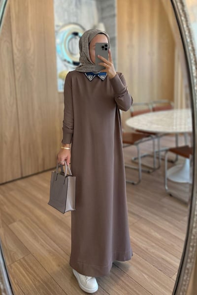 Yakası Taşlı Uzun Merserize Elbise - Vizon