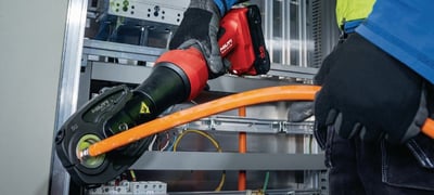 Hilti NUN 54-22 Akülü 6 Ton Kablo Sıkma ve Kesme Makinesi