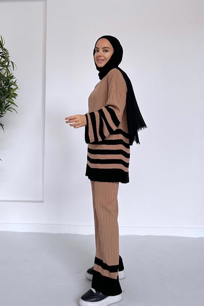Çift Renk Çizgili Triko Takım - Camel