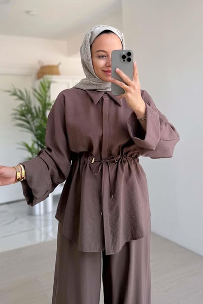 Rahat Kesim Büzgü Detaylı Takım - Kahverengi