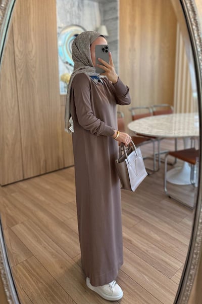 Yakası Taşlı Uzun Merserize Elbise - Vizon