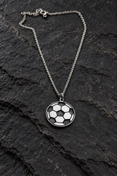 Spor temalı gümüş takılar: futbol, yüzme