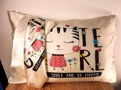 Cute Kitten - Saf İpek Çocuk Yastık Kılıfı 