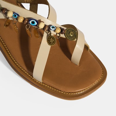 Bej Kadın Toka Detaylı Aksesuarlı Deri Sandalet