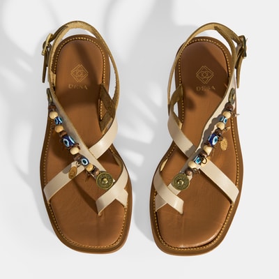 Bej Kadın Toka Detaylı Aksesuarlı Deri Sandalet