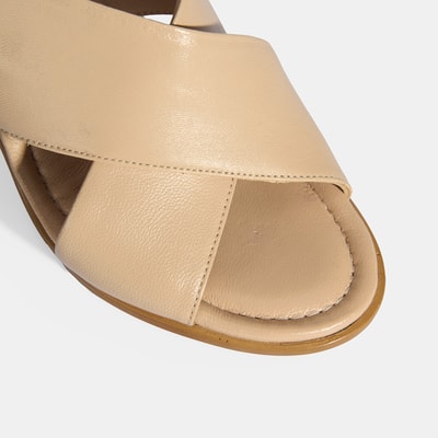 Bej Kadın Toka Detaylı Deri Sandalet