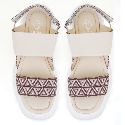 Kadın Bej Monogram Desenli Dolgu Topuklu Sandalet