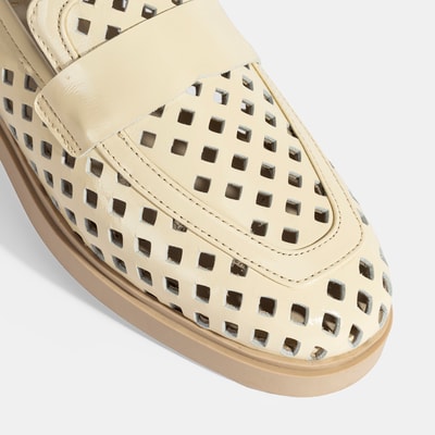 Kadın Bej Perforeli Rugan Loafer