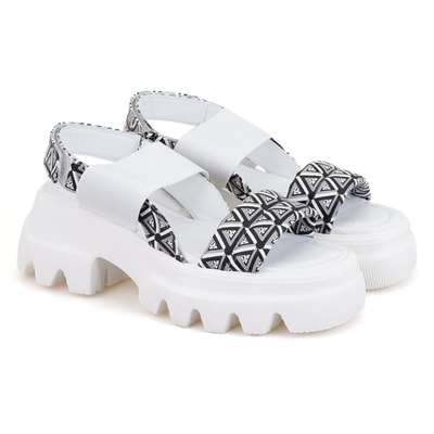 Kadın Beyaz Monogram Desenli Dolgu Topuklu Sandalet