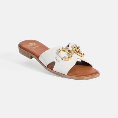Kadın Beyaz Taşlı Toka Aksesuarlı Deri Terlik