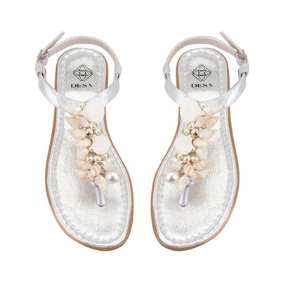 Kadın Gümüş Aksesuarlı Parmak Arası Deri Sandalet