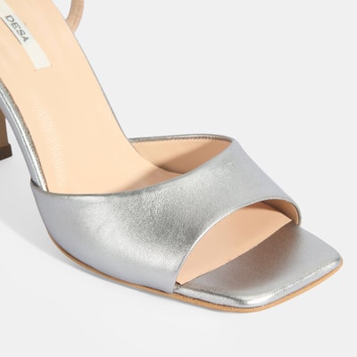 Kadın Gümüş Ayarlanabilir Tokalı Deri Abiye Topuklu Sandalet