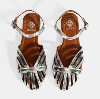 Kadın Gümüş Ayarlanabilir Tokalı Rugan Sandalet