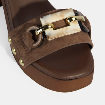 Kadın Kahve Aksesuar Detaylı Ayarlanabilir Tokalı Süet Topuklu Sandalet